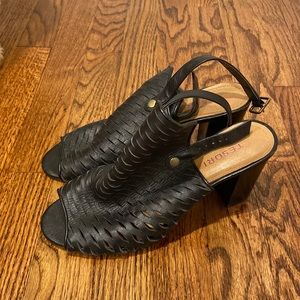 Tesori open peep toe block heel